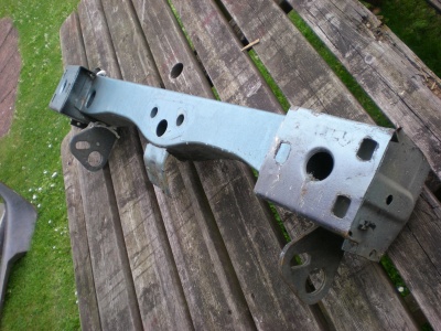 Front chassis crossmember, late S/H