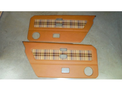 Door trim panels with light, round lockhole- Tan check (pair)