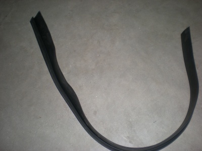 Vertical rubber seal - frame to ¼ light A post seal TR7 Convertible